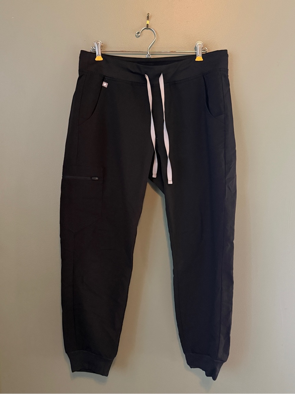 FIGS - Zamora Jogger Scrub Pants™ - Black - Size Petite M